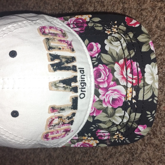 Robin Ruth Orlando Baseball CAP Quilted Floral Visor Embroidered Adjustable Hat - Picture 2 of 9